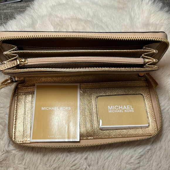 MICHAEL KORS SAFFINO GOLD LEATHER WALLET - Picture 4 of 4